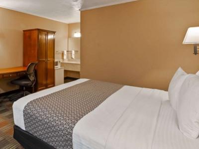 Surestay By Western Hotel 3*